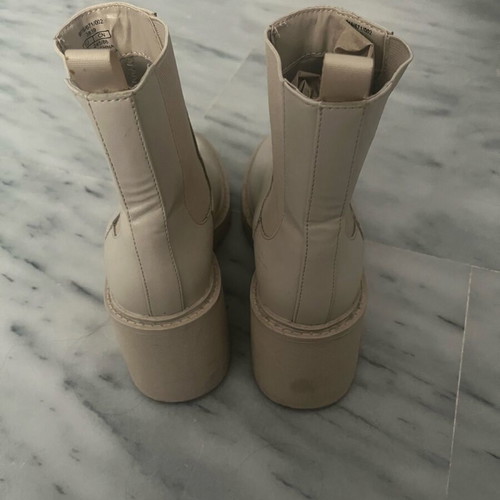 Beige ankle boots with heel Stradivarius like new