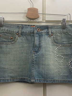 Mini jean skirt like new, size 27, small
