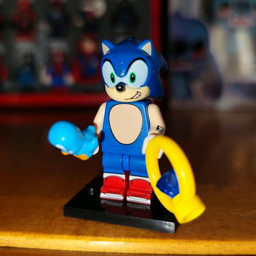 Sonic the Hedgehog like new with stand, penguin figure, ring