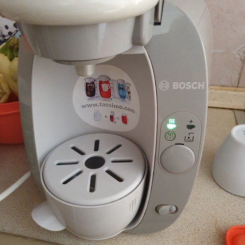 Tassimo espresso coffee machine with cleaning pod