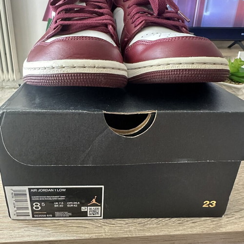 Nike Air Jordan 1 Low Bordeaux size 42 like new