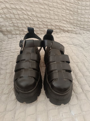Buffalo London Chunky Sandals black size 39 like new