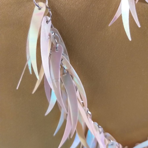 Jewelry set necklace and earrings like white feathers new