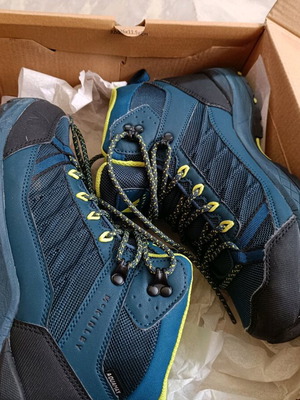 Μποτάκια Mc Kinley Toronto II mid aqx junior σαν καινούργια, νούμερο 37 μπλε πετρόλ