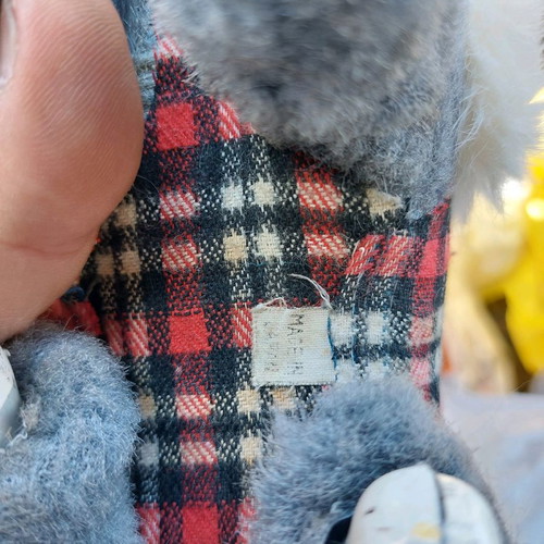 Fifi the Begging Puddle vintage toy with damages, missing eye and rusty control