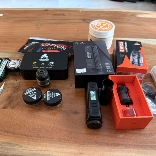 Blaze Solo 2 RTA vape set with accessories and batteries