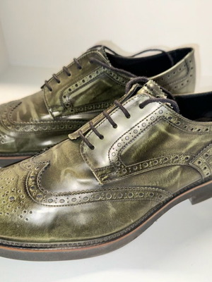Doucal’s Italian handmade olive shoes like new, brogues