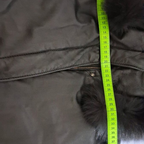 Leather coat like new with detachable hood and fur trim Vincent Italy size M black