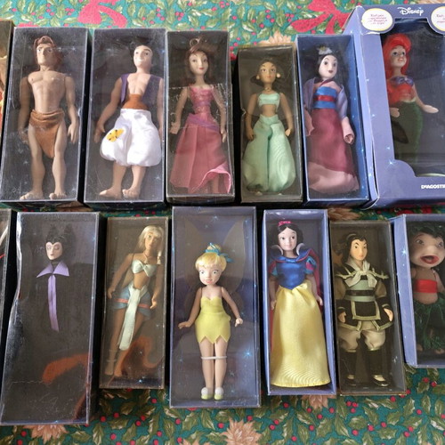 Deagostini Disney porcelain princesses used, 14 dolls & 31 magazines