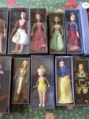 Deagostini Disney porcelain princesses used, 14 dolls & 31 magazines