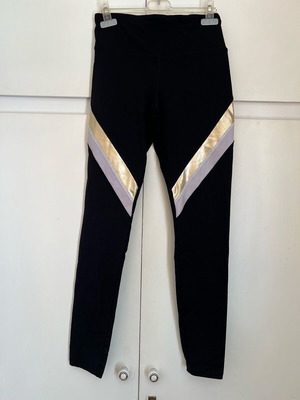 Black leggings like new with design, size M