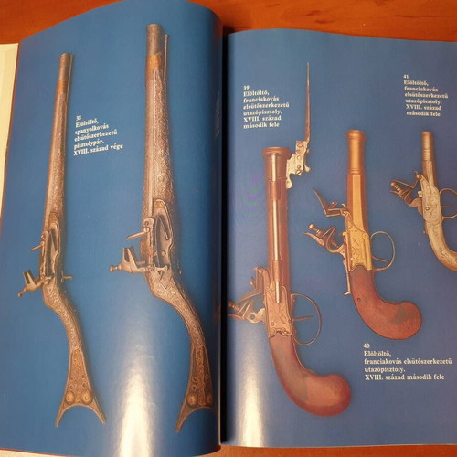 Old Weapons Album used, 290 pages, 1989 edition