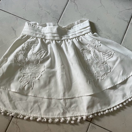 White Shein skirt new, size XS with hidden zipper