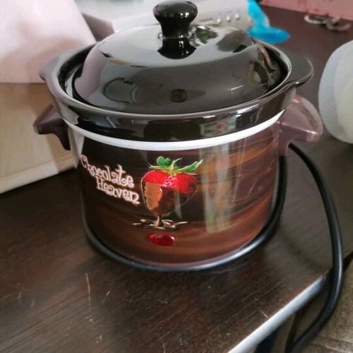 Small kitchen appliances used, chocolate fondue, toaster and omelette maker
