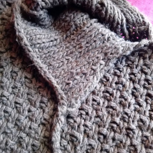 Woolen very thick scarf used, brown