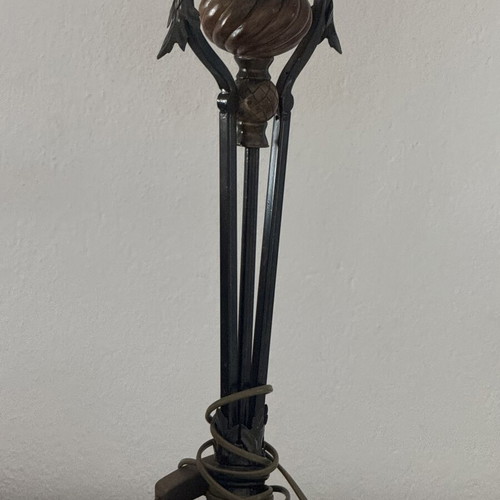 Table lamp like new, elegant home lighting