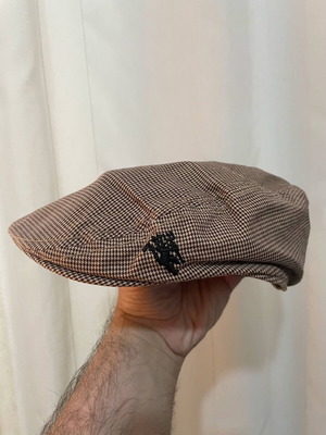 Manchester United flat cap like new, size L from the boutique