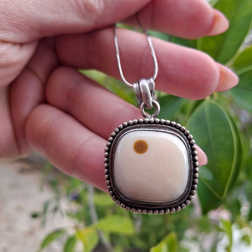 Silver 925 chain and pendant like new with semi-precious stone