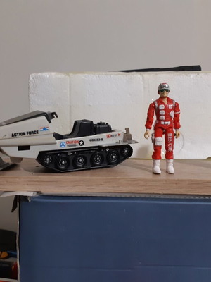 GI Joe figures and vehicle used, set of 2 figures Subzero and Lifeline