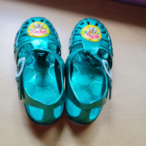 Green silicone sandals size 32/33 like new