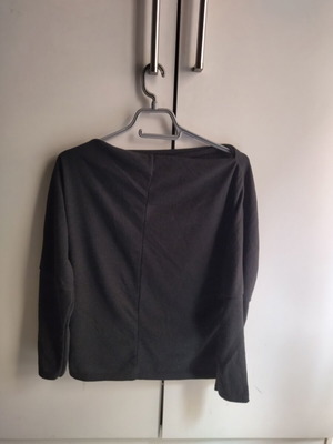 Pack of 4 women's casual blouses like new, sizes Large and XL