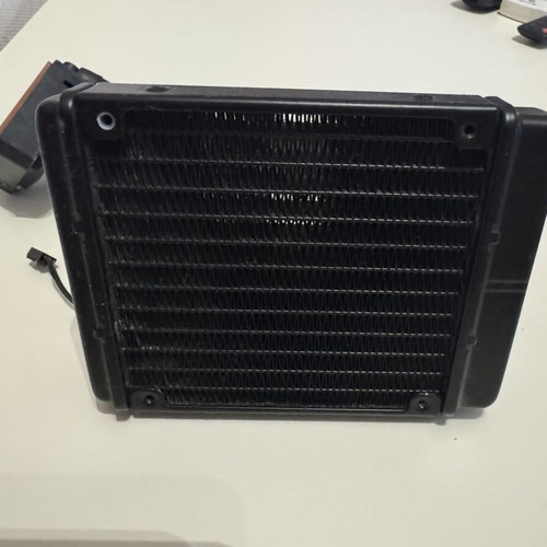 Corsair liquid cooler used, only for Intel socket