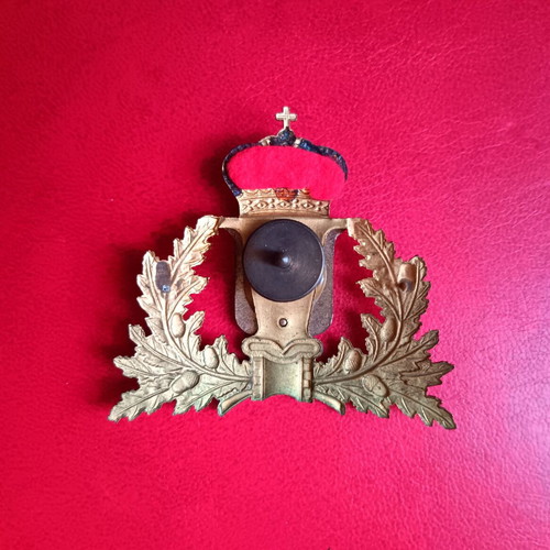 Royal Military Cap Badge collectible, like new