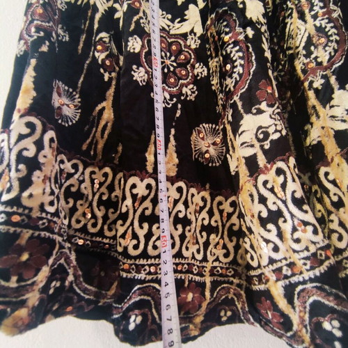 Velvet folk style skirt new, multicolor, size M