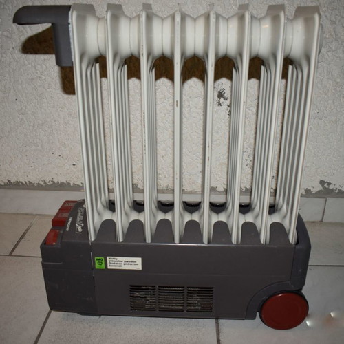Καλοριφέρ λαδιού Delonghi Caldissimo Formula One 1600W σαν καινούργιο