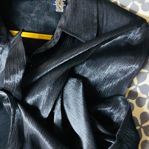 Laura Scott shirt like new, size L, black