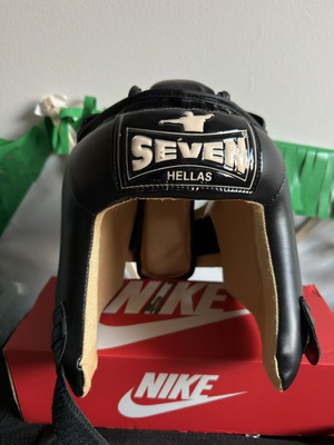 Seven helmet size small like new