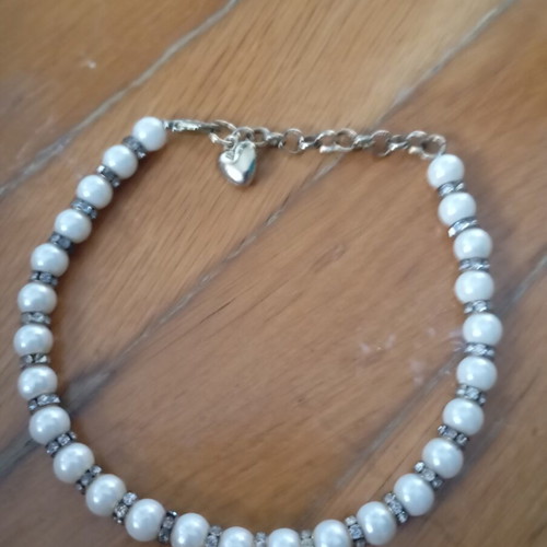 Dog collar necklace with white pearls and rhinestones