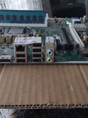 Μητρική πλακέτα HP Compaq 8200 Elite CMT με επεξεργαστή Intel Core i3, ανεμιστήρα και 8GB RAM σαν καινούργια