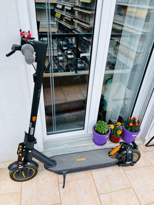 Ninebot electric scooter like new, speed up to 40km/h