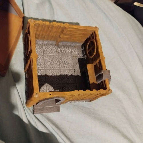 Dnd house like new with small broken part on roof