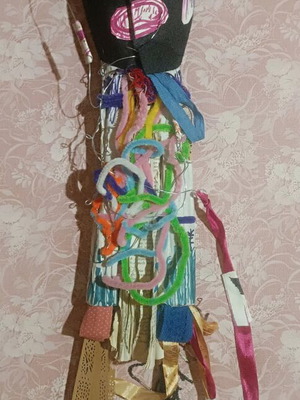 Γλυπτό arte povera κατόπιν παραγγελίας για τον τοίχο