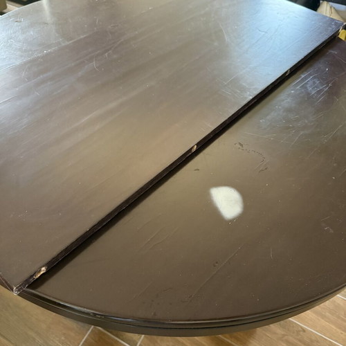Round dining table used, 1.15m diameter, extendable to 1.61m