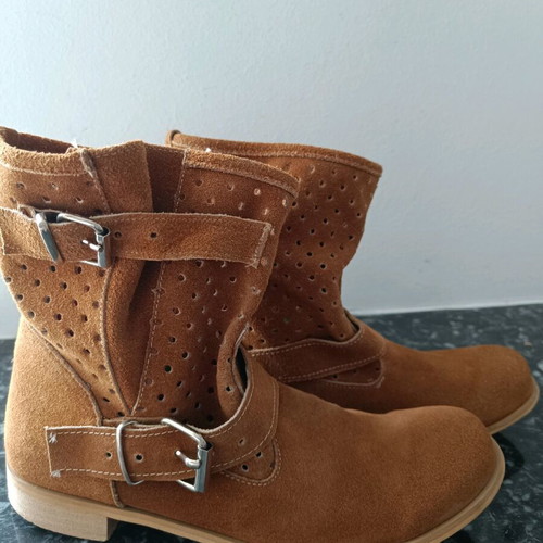 Camel suede handmade boots like new, size 38
