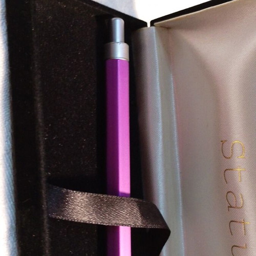 Vintage Status Pen with Case like new