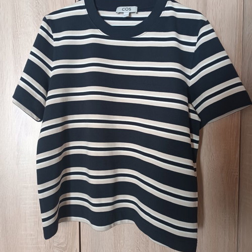 COS Clean Cut T-Shirt Like New Size L Black Beige Stripes