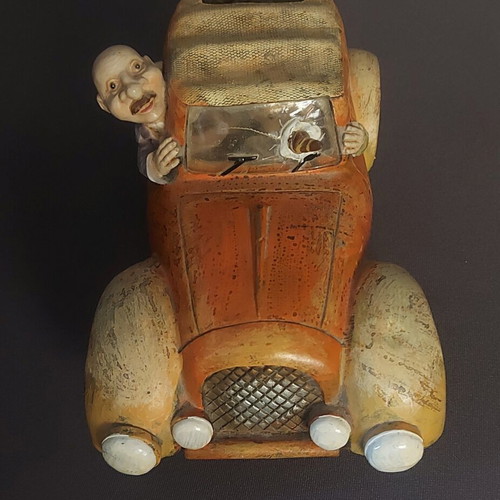 Car-shaped piggy bank like new