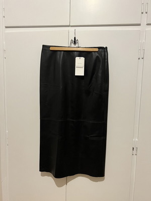 Zara leather midi skirt black, new, size M