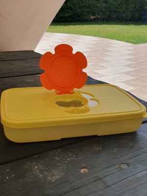 Θήκη για μωρομάντηλα Tupperware καινούργια, 650 ml, αεροστεγής κλείσιμο