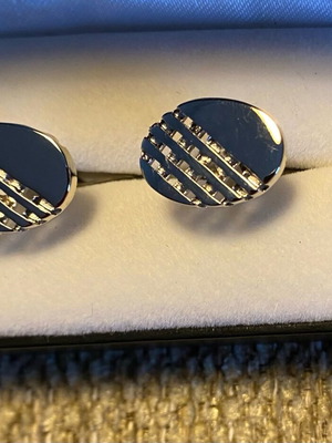 Tie rack cufflinks like new, white