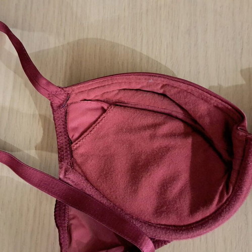 Gossard 80A bra burgundy like new with satin fabric