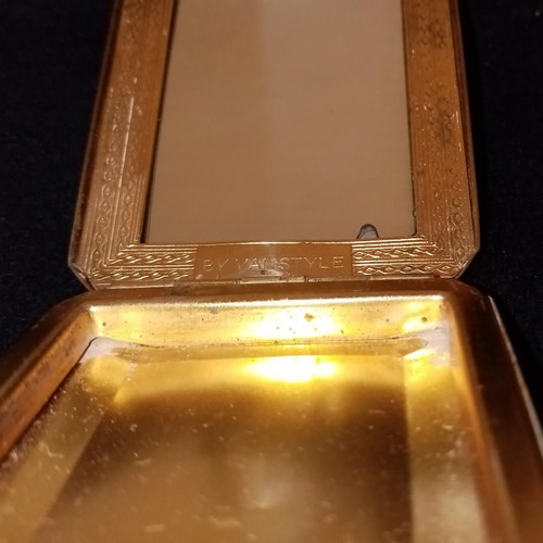 Vintage Art Deco rouge compact by VANSTYLE used with mirror