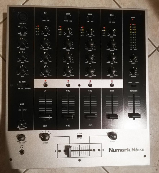 Numark M6 USB Ψηφιακός Μίκτης 4 Καναλιών / 1 Εισόδο XLR