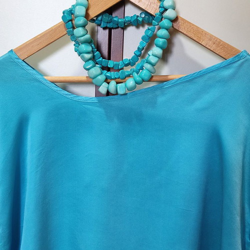 Maurizio turquoise silk blouse XL used with 2 necklaces gift