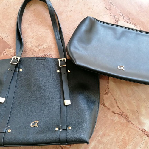 Axel shoulder bag black like new