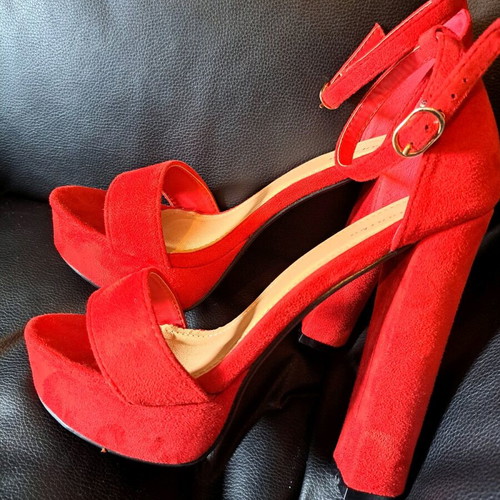 Mannika high red sandals like new, size 39